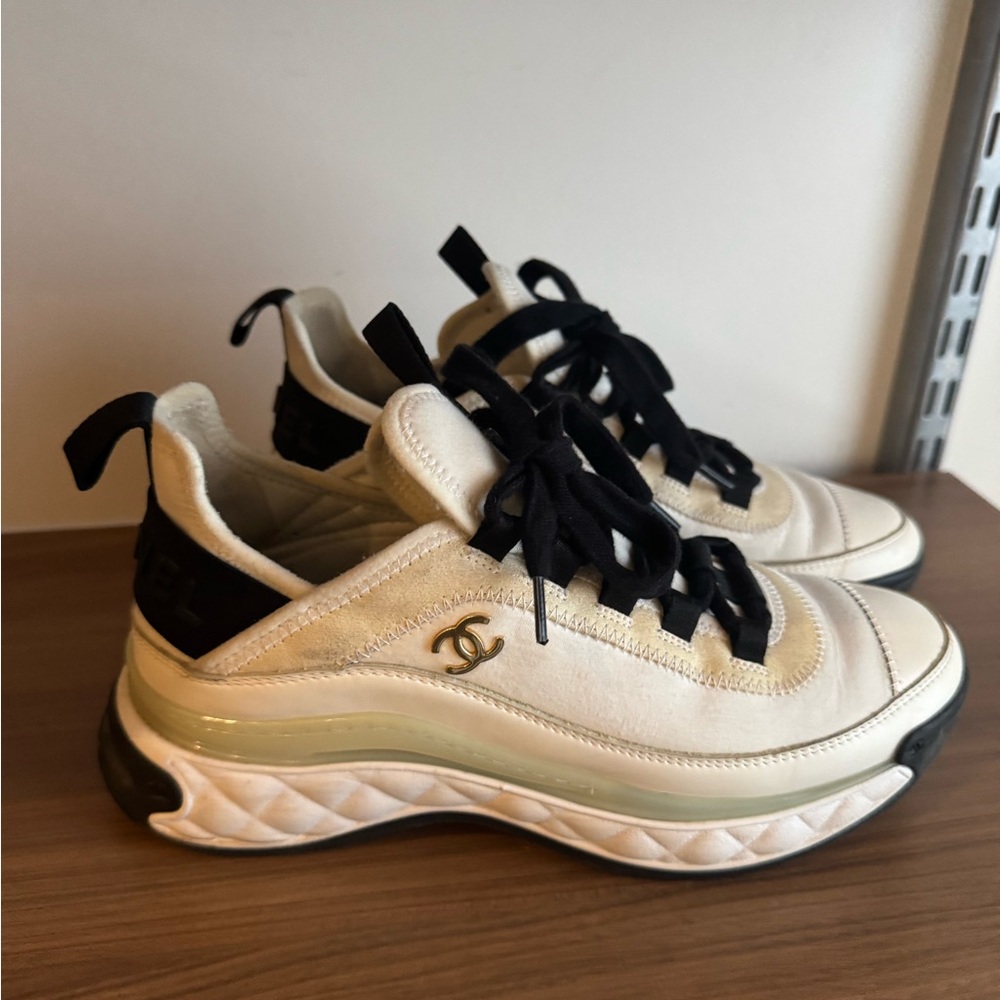 Chanel Women's Cream and Black Sneakers
